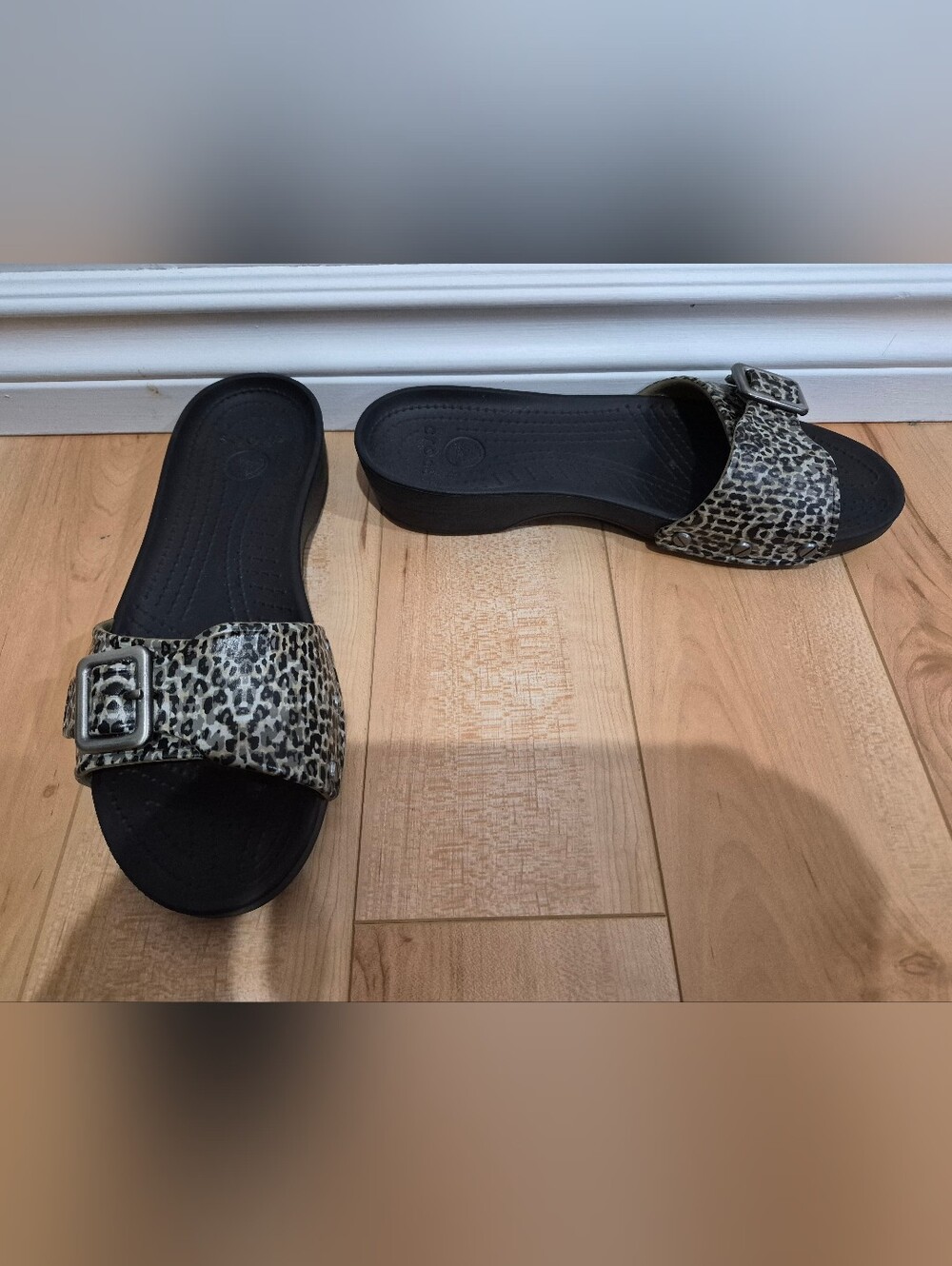 Crocs women's size 8 sandals